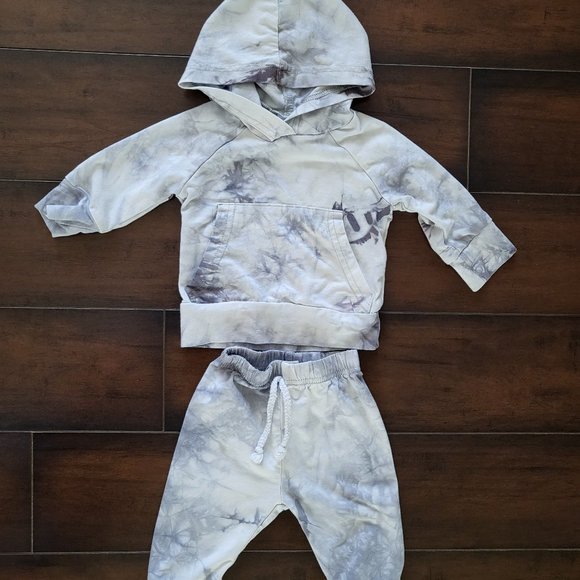 Little one shop Other - Little one shop 2 piece tie dye set